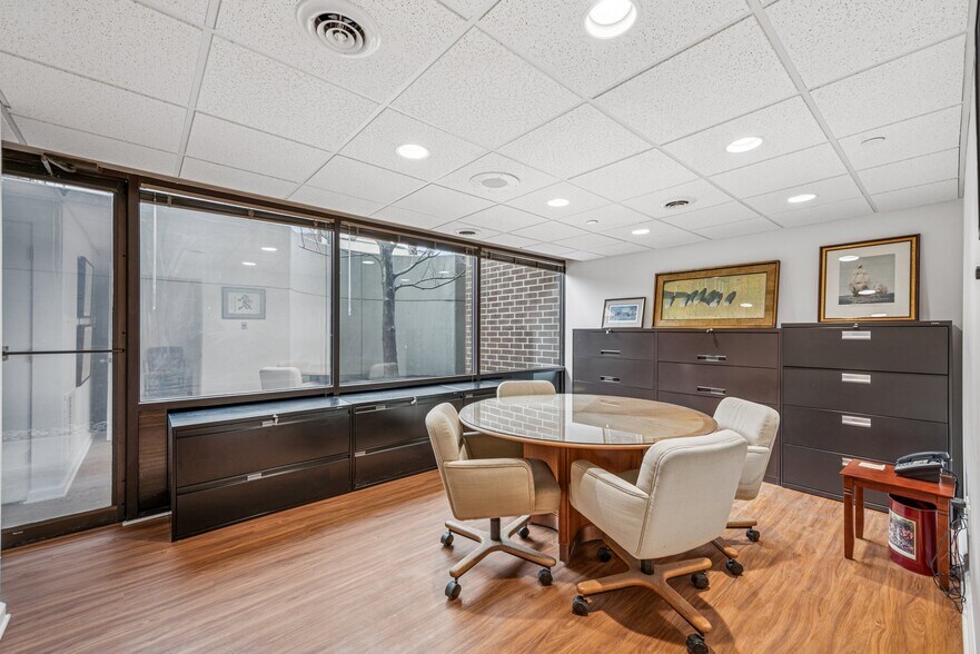 More Photos Of 750 Washington Rd, Mt Lebanon Apartments For Sale