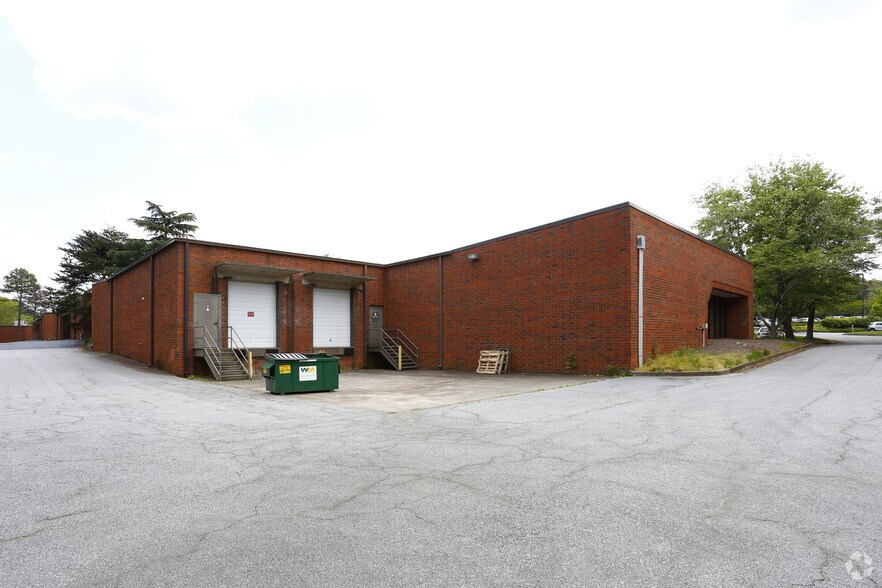 More Photos Of 5335 Oakbrook Pky, Norcross Light Distribution For Lease