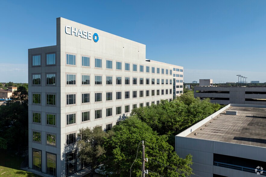 More Photos Of 25025 N I-45 Fwy, The Woodlands Office For Lease