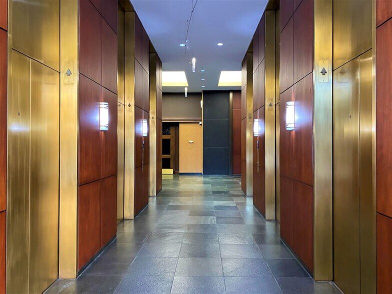 More Photos Of 40 N Main St, Dayton Office For Lease