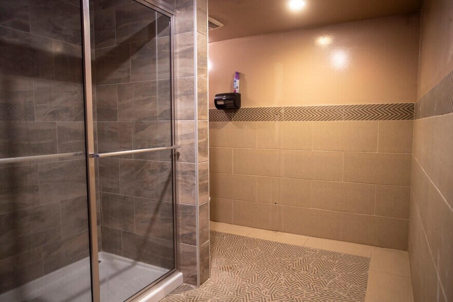 More Photos Of 25000 US 59 Rd, El Campo Flex For Sale