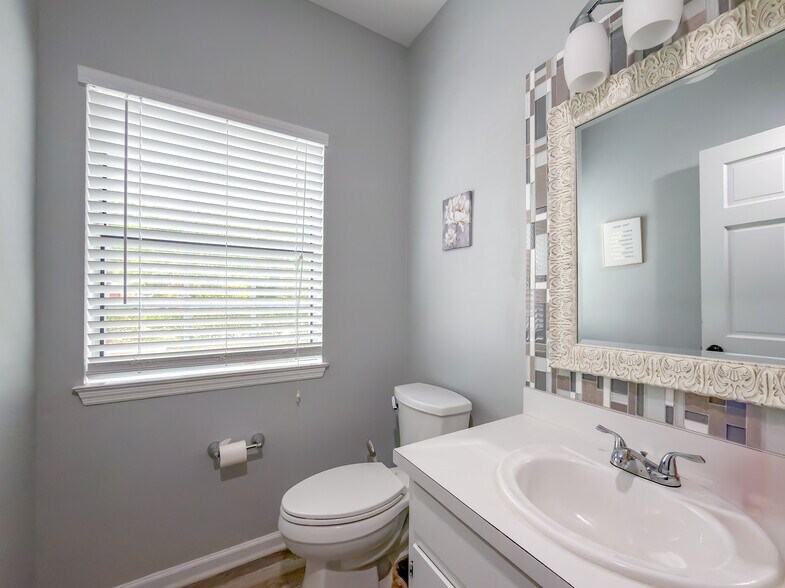 More Photos Of 2563-2567 Capital Medical Blvd, Tallahassee Medical For Sale