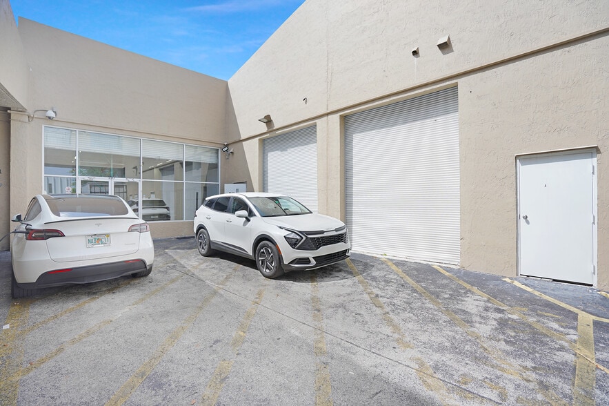 More Photos Of 10200 NW 25th St, Doral Light Distribution For Sale