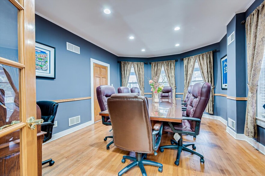More Photos Of 27 N Main St, Marlboro Office For Sale