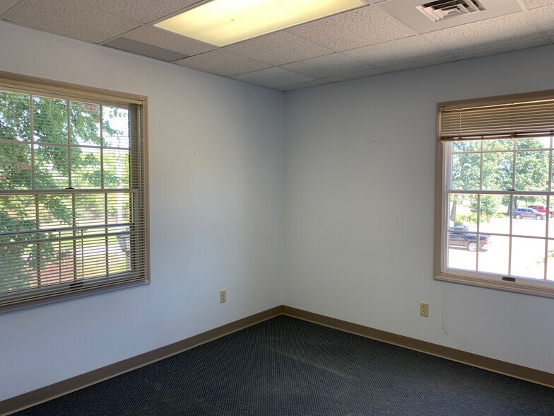More Photos Of 308 N Cleveland Massillon Rd, Akron Office For Lease