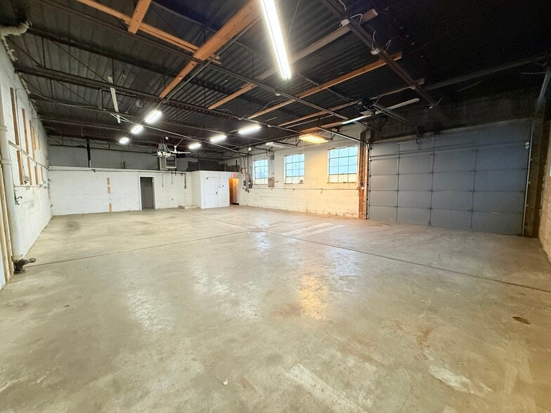 More Photos Of 7120 Chase Rd, Dearborn Flex For Lease