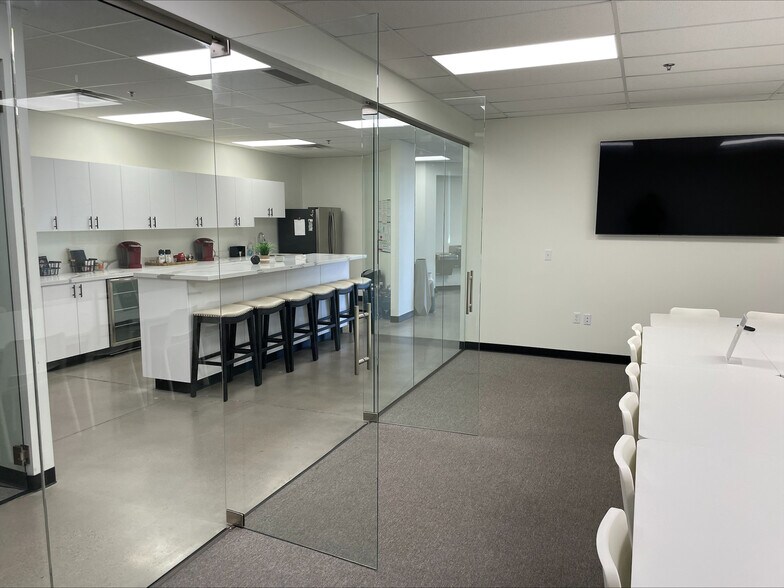 More Photos Of 575 W Chandler Blvd, Chandler Medical For Sale