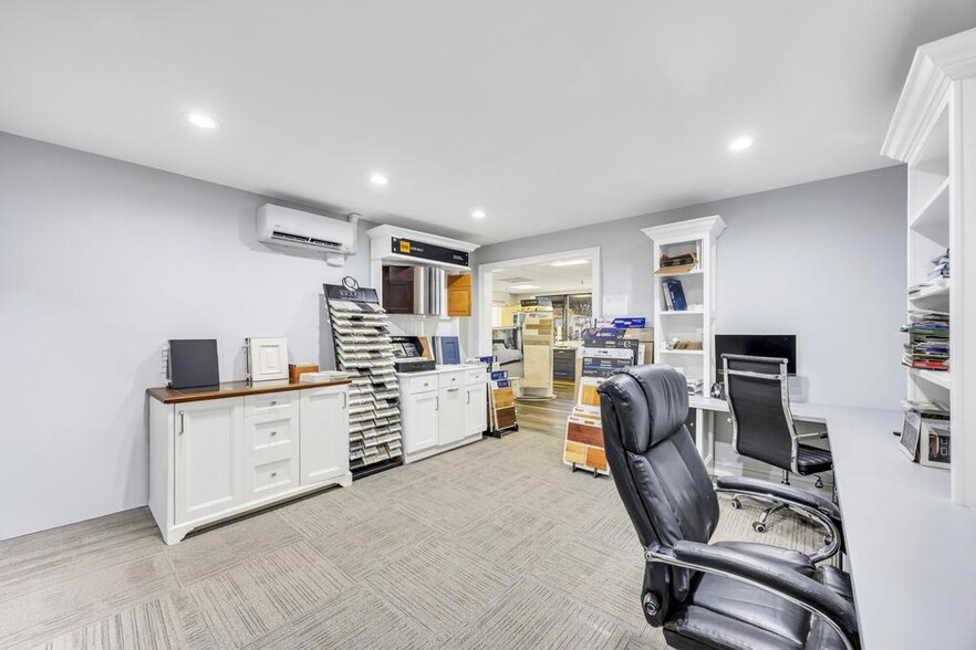 More Photos Of 2231 Fifth Ave, Ronkonkoma Warehouse For Sale