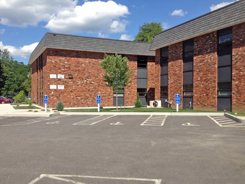 More Photos Of 30 Peck Rd, Torrington Medical For Lease