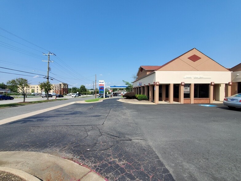 More Photos Of 8723 Richmond Hwy, Alexandria Unknown For Lease