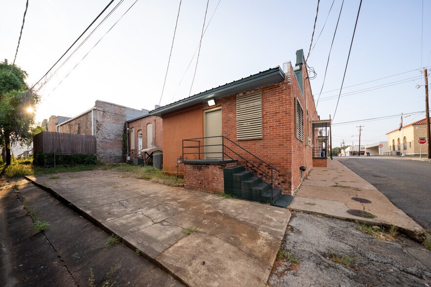 More Photos Of 519 E Goliad Ave, Crockett Storefront For Sale