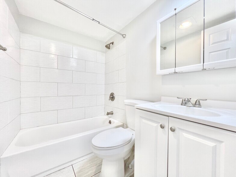 More Photos Of 7437 Haskell Ave, Van Nuys Apartments For Sale