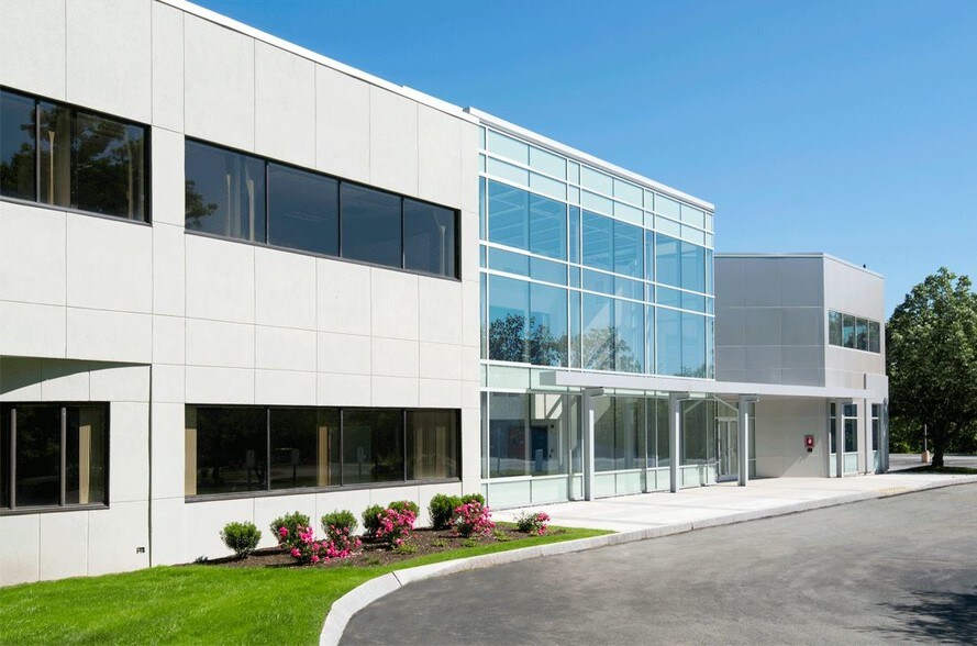 More Photos Of 5 Omni Way, Chelmsford Flex For Lease
