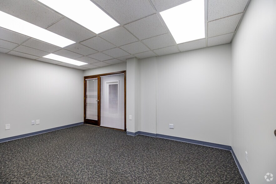 More Photos Of 6230-6360 Busch Blvd, Columbus Unknown For Lease