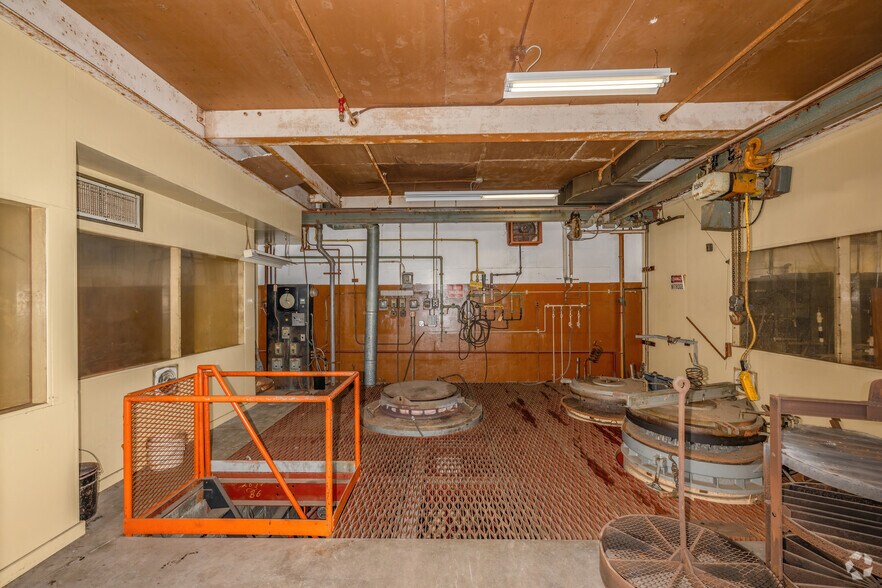 More Photos Of 735 Allens Ave, Providence Manufacturing For Sale