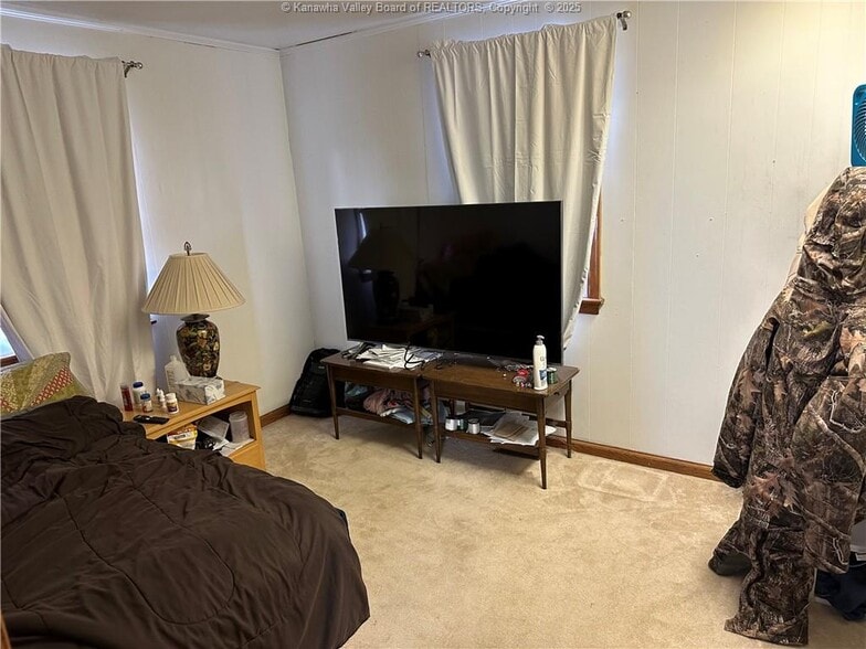 More Photos Of 126 6th Ave, South Charleston Flex For Sale