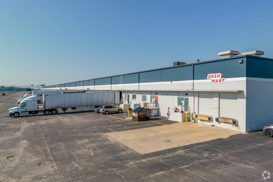 More Photos Of 7101-7188 E 38th St, Tulsa Distribution For Lease