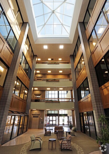 More Photos Of 1415 28th St, West Des Moines Office For Lease