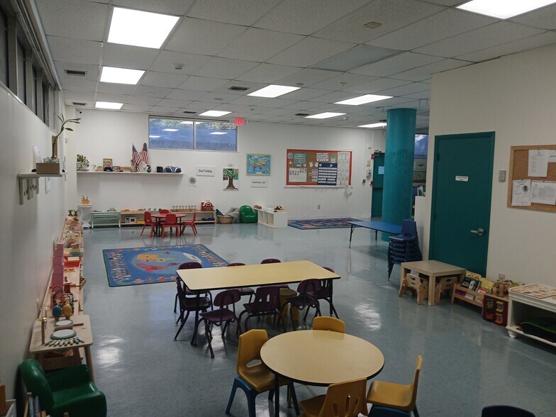 More Photos Of 6067 Hollywood Blvd, Hollywood Office For Sale