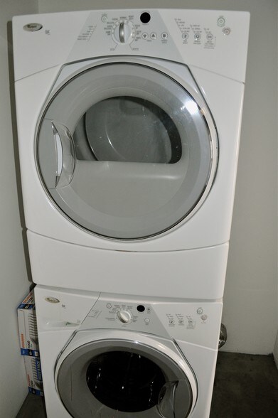 More Photos Of 7494 Santa Monica Blvd, West Hollywood Office For Lease