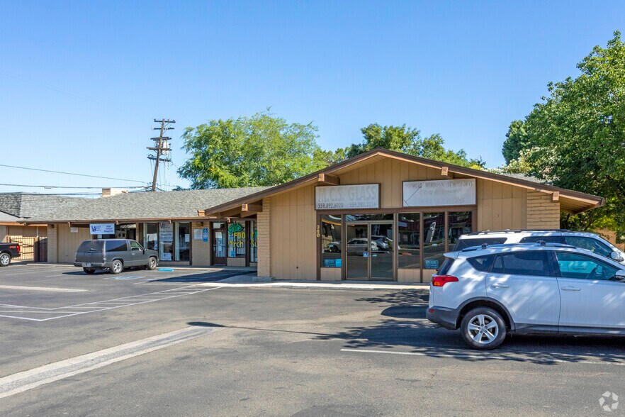 Primary Photo Of 5030-5048 N Maroa Ave, Fresno Unknown For Lease