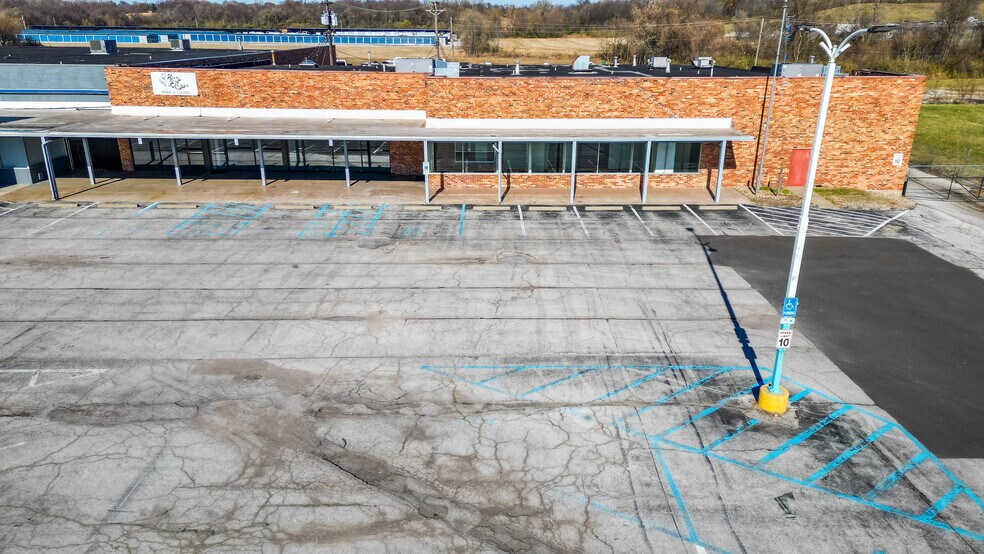 More Photos Of 1401 Vaughn Rd, Wood River Storefront For Lease