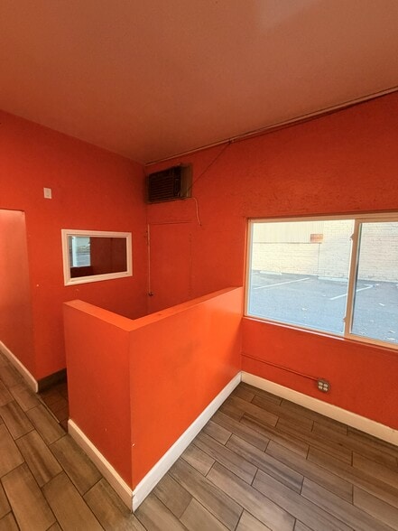 More Photos Of 333 W 17th St, Santa Ana Freestanding For Lease