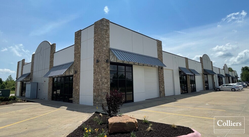 More Photos Of 8200 SW Regional Airport Blvd, Bentonville Manufacturing For Lease
