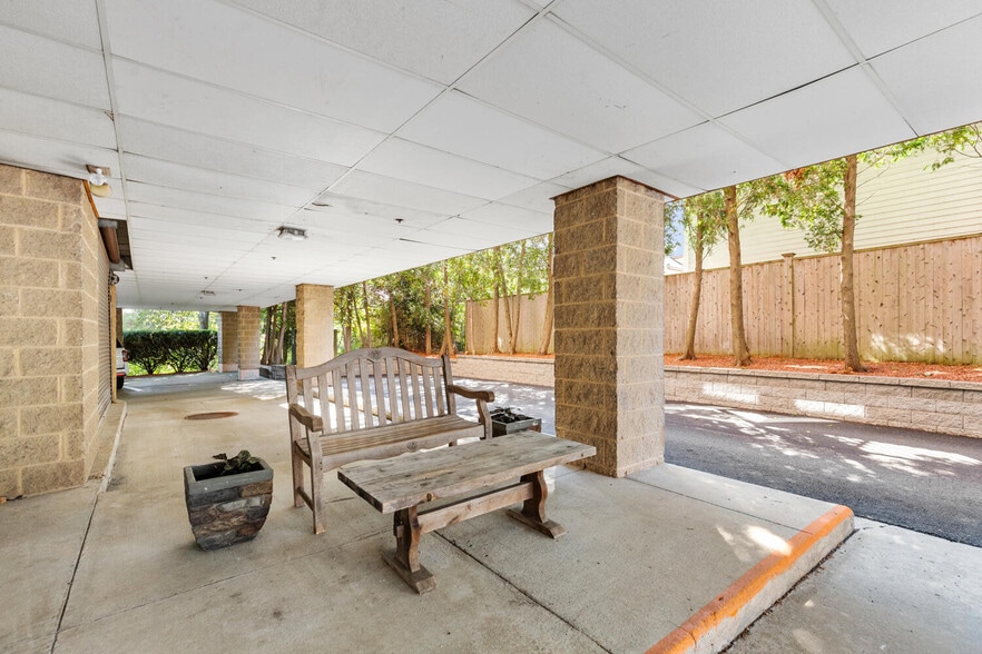 More Photos Of 63 Shore Rd, Winchester Medical For Sale