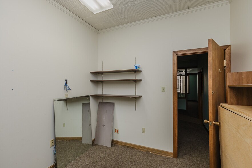 More Photos Of 724 N Main St, Newton Storefront For Sale