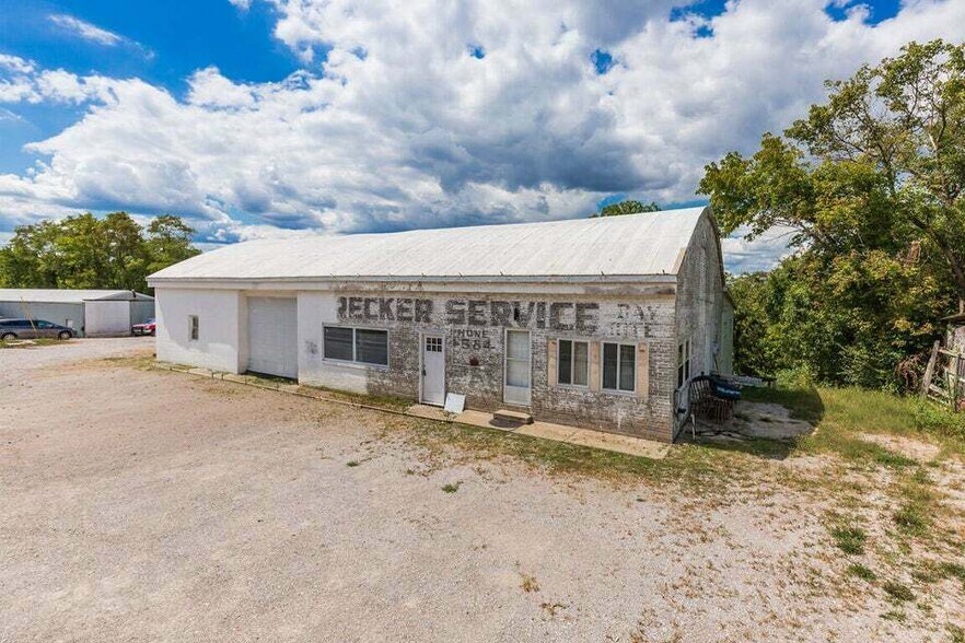 More Photos Of 8825 Dixie Hwy, Corinth Auto Repair For Sale