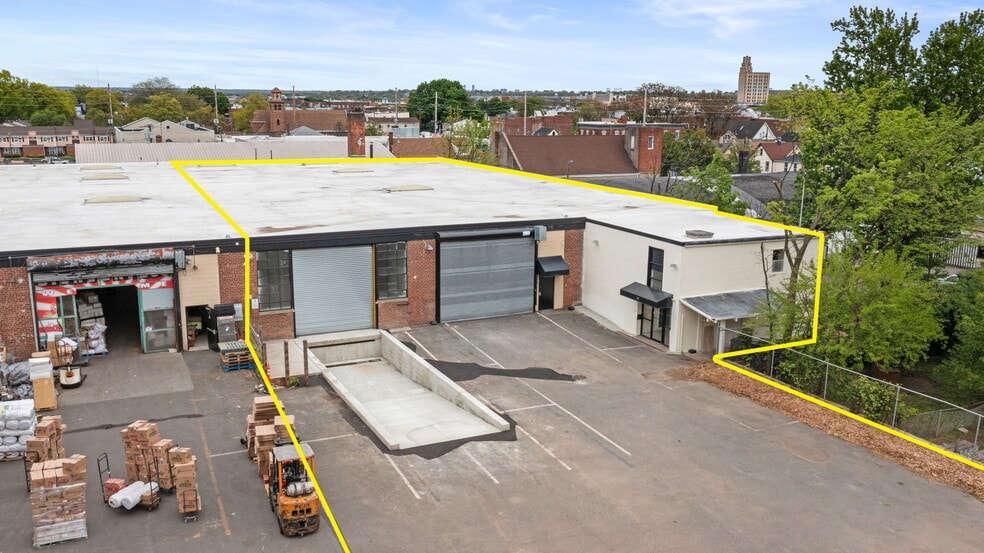 More Photos Of 349 Chestnut St, Passaic Warehouse For Lease