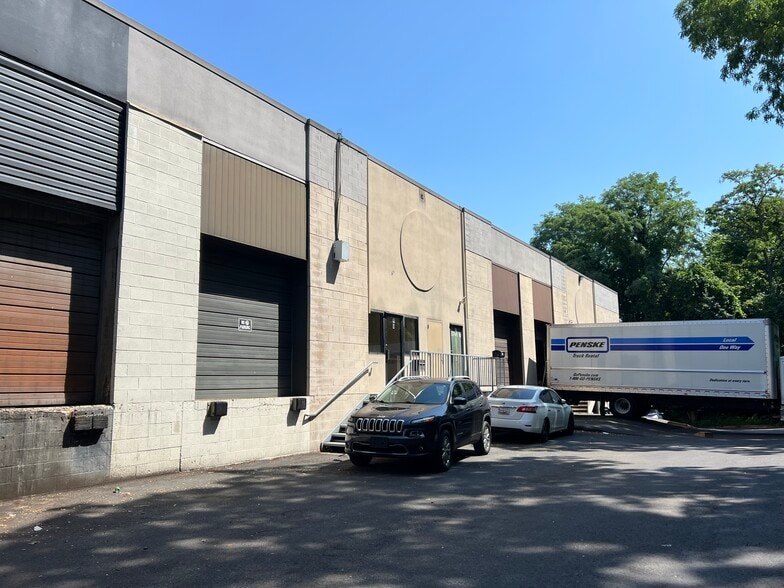 More Photos Of 8741 Ashwood Dr, Capitol Heights Warehouse For Lease