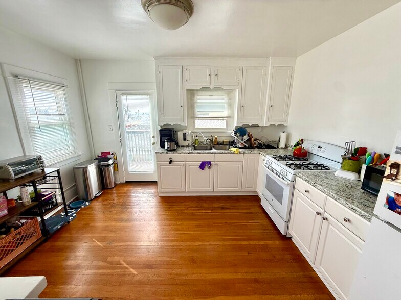 More Photos Of 2438-2446 India St, San Diego Apartments For Sale