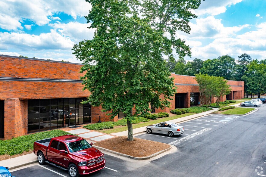 More Photos Of 2725 Northwoods Pky, Peachtree Corners Warehouse For Lease