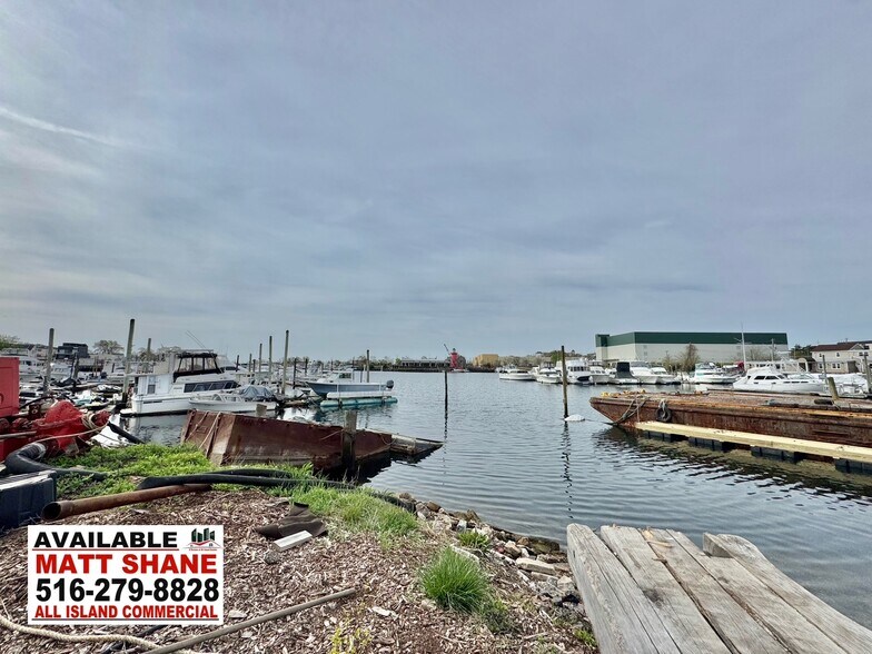 More Photos Of 25 Lacon Ct, Brooklyn Marina For Sale