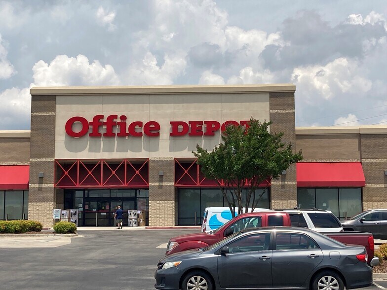 More Photos Of 5850 University Dr NW, Huntsville Unknown For Lease