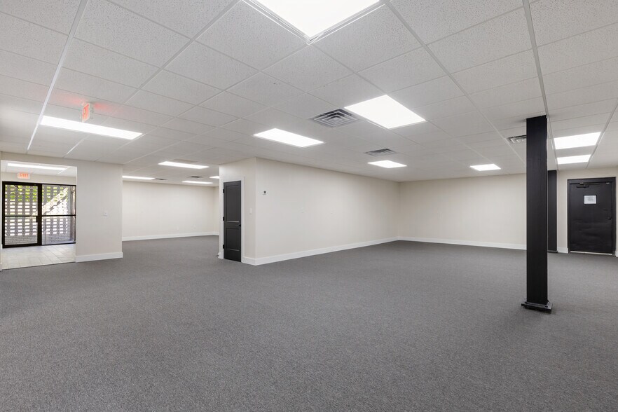 More Photos Of 4200-4202 Wiley Post Rd, Addison Warehouse For Sale