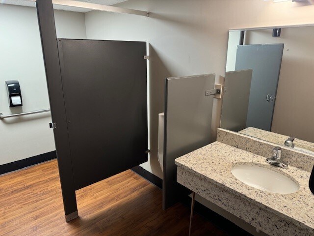 More Photos Of 701 Devonshire Dr, Champaign Medical For Lease