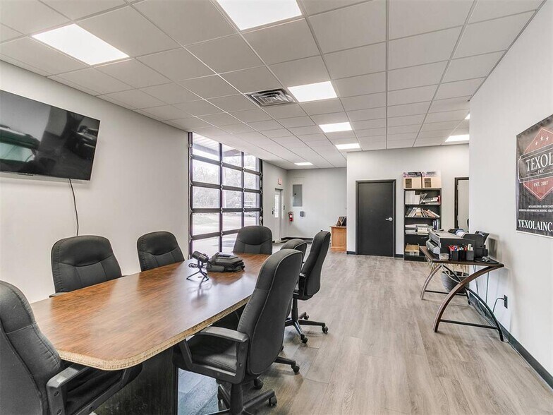 More Photos Of 6625 S Hiwassee Rd, Oklahoma City Showroom For Sale
