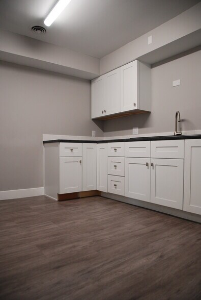 More Photos Of 1314 Barnhart Rd, Troy Office For Lease