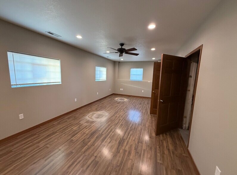 More Photos Of 103 Leonard St S, West Salem Freestanding For Lease