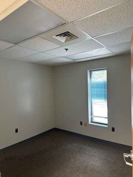 More Photos Of 610 W Church Ave, York Flex For Lease