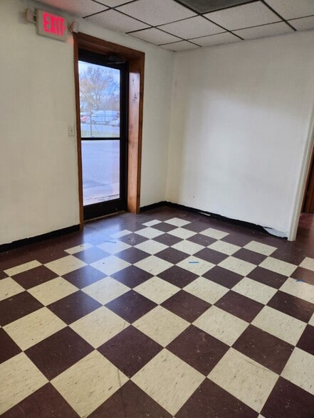 More Photos Of 813 N Broadway, Portland Self Storage For Lease