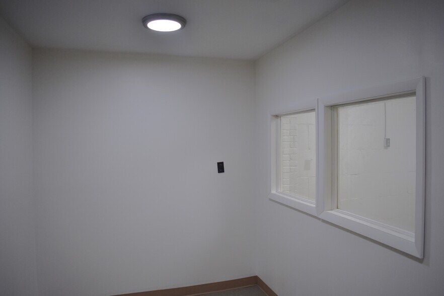 More Photos Of 17 E Railroad St, Montgomery Industrial For Lease