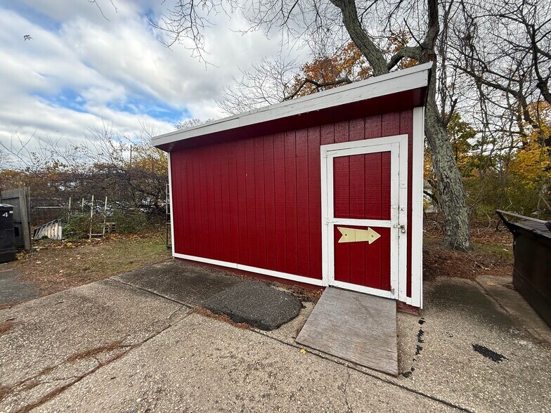 More Photos Of 295 Lake Ave, Saint James Convenience Store For Lease