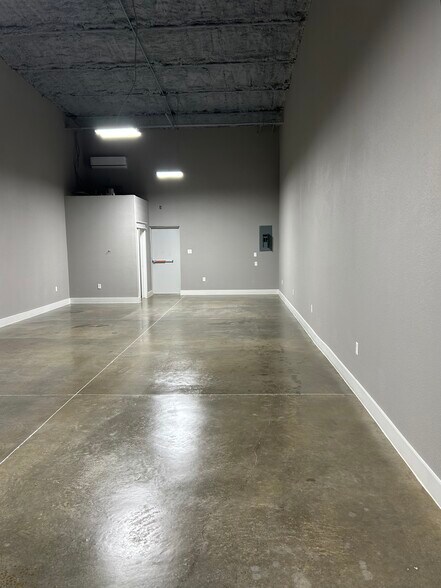 More Photos Of 201 N County Rd, Alvarado Storefront Retail Office For Lease