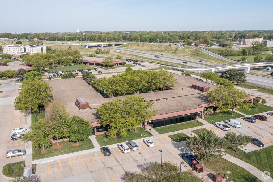 More Photos Of 7065 Vista Dr, West Des Moines Office For Lease