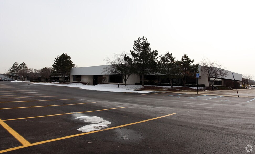 More Photos Of 1410 E 14 Mile Road, Madison Heights Research And Development For Lease