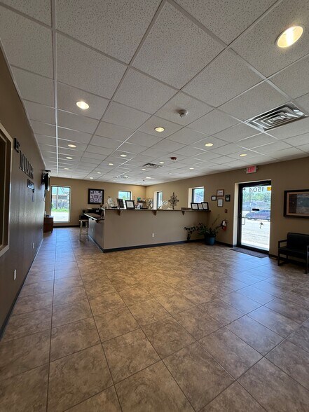 More Photos Of 1504 Nederland Ave, Nederland Storefront Retail Office For Sale